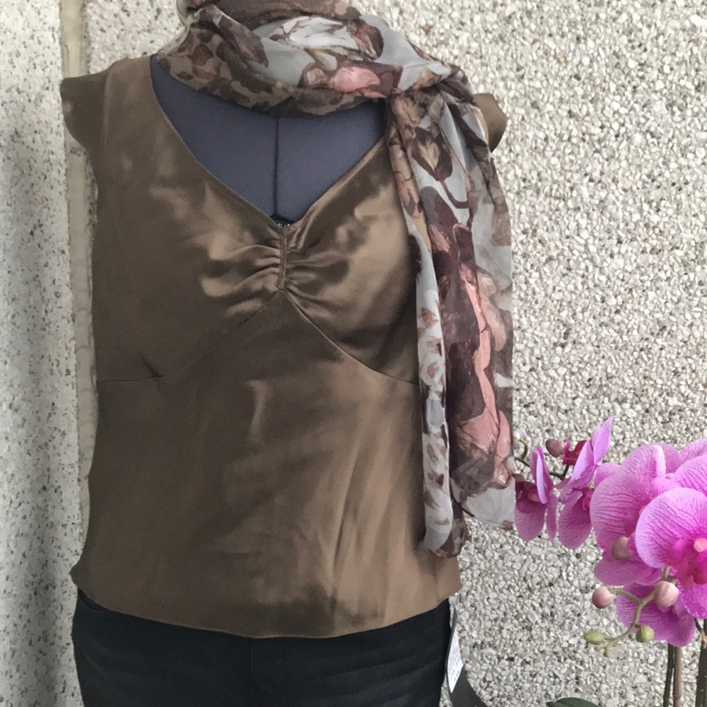 100% Silk sleeveless top size M